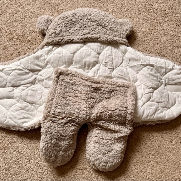 Adorable Tan Bear Baby Bodysuit - Picture 3 of 6